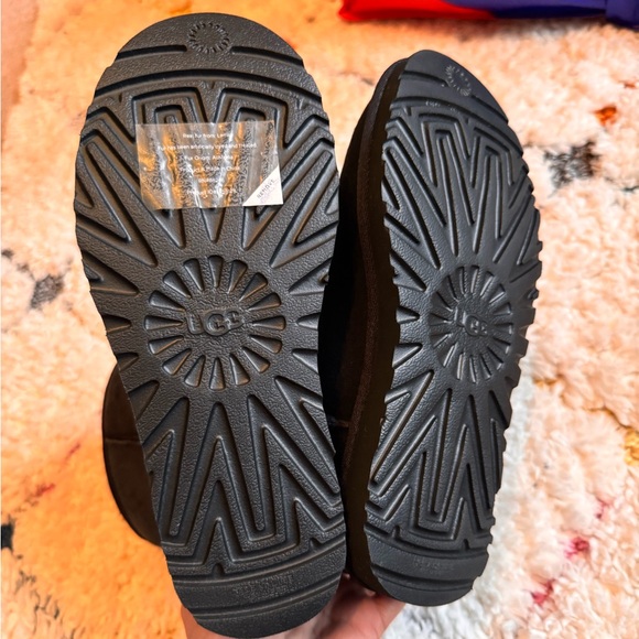 UGG black boot size 6 classic short II - Picture 3 of 6